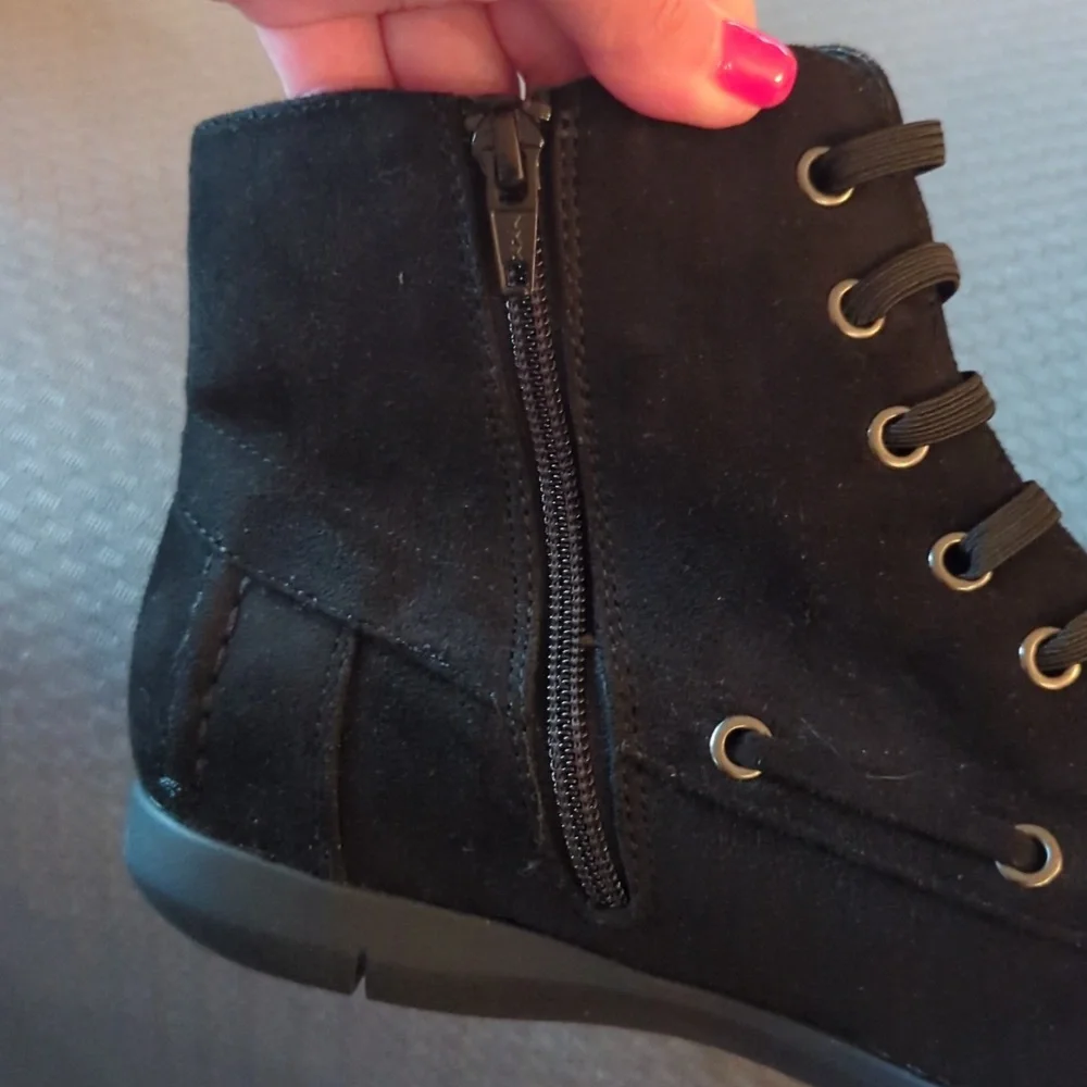 Black High-Top Women's Shoes - Picture 5 of 8